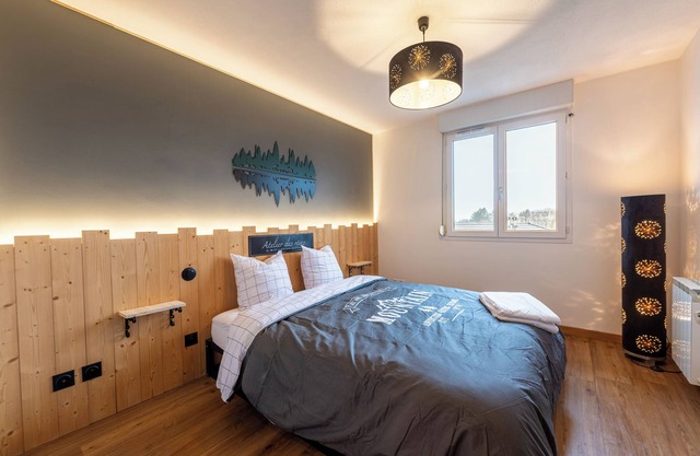 Apartamento 'Les Cèdres Bleus' con vistas a la montaña y balcón