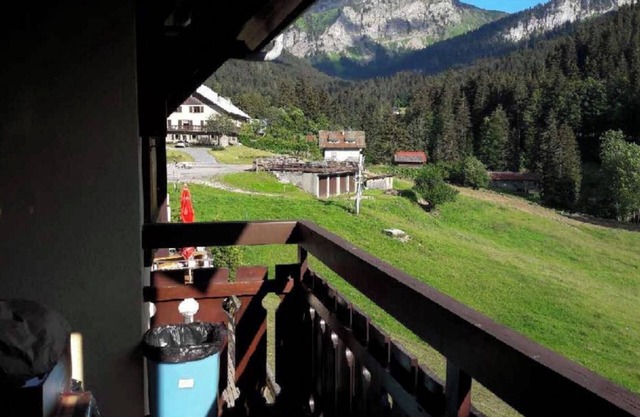 Apartamento 'Les Silenes' con vistas a la montaña y balcón