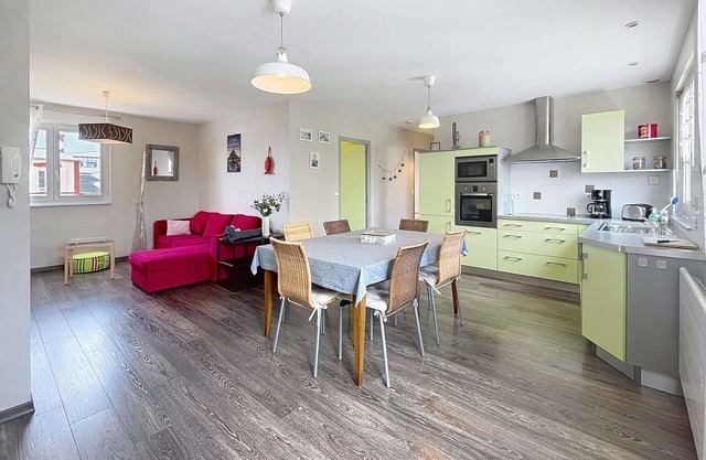 Apartamento cerca del mar con estacionamiento privado en Saint-Pair-sur-Mer