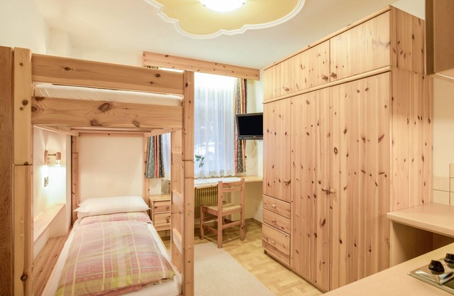 Rustic Apartment near Ski Areas with Wi-Fi, Garden and Terrace