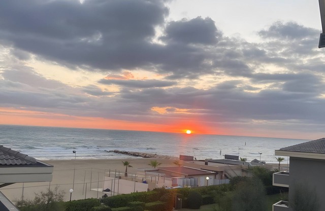 Apartamento 'Nido D'alba' con vistas al mar, terraza privada y jardín compartido