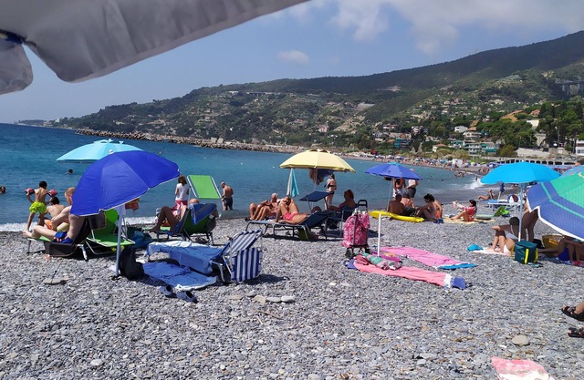 Apartment on 2 floors. In a hilly area at 2 km from the beach