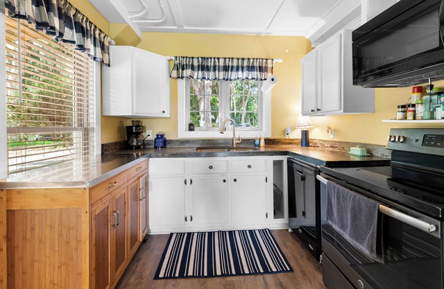 Apartment on Deep Water with King Bed