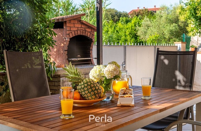 House BARBARA / apartment PINETA with cozy terrace