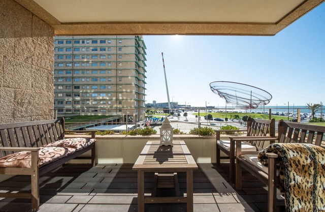 Apartamento Portas do mar en condominio con piscina