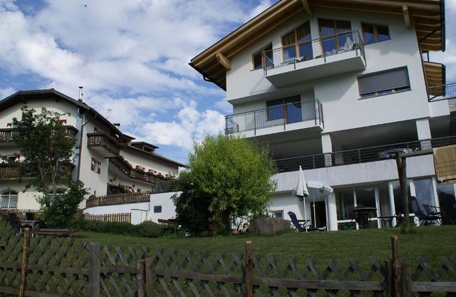 Apartamento "Roessl 1 Depandance" con vistas a la montaña, piscina compartida y Wi-Fi