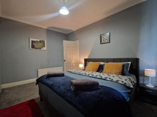 Apartment - Sleeps 4 - Parking - WiFi