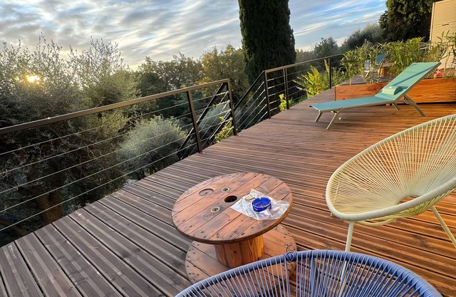 Apartamento 'Soleil Et Oliviers' con vistas a la montaña, Wi-Fi y aire acondicionado