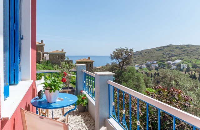 Apartamento "Stenies' Nook" con vistas al mar, jardín compartido y Wi-Fi