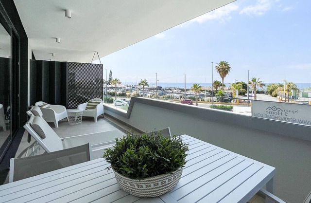 Apartamento 'Vidorra Sealine' con vistas al mar, Wi-Fi y aire acondicionado