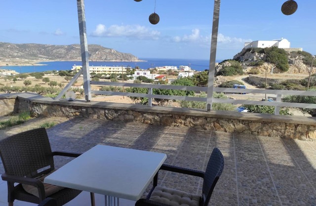Apartamento 'Vista Mare Lakki' con vistas al mar, Wi-Fi y aire acondicionado