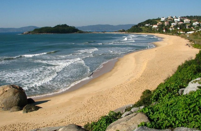 APARTAMENTO, CON 02 SUITES CLIMATIZADOS, 02 VACACIONES DE GARAJE Y WIFI