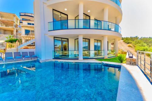 Apartment with a pool in Kalkan 1