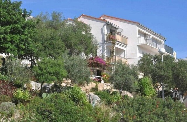 Apartments Ljiljana, (16037), Pasadur, Croatia