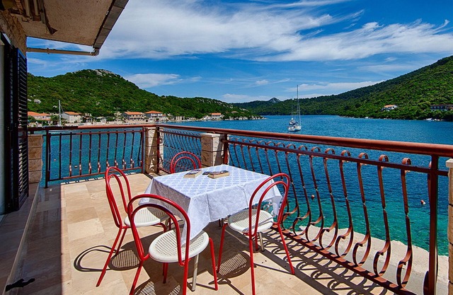 Apartamentos Malo Lago - Apartamento de un dormitorio con balcón y vistas al mar - 2 ° piso (Apartamento 5)