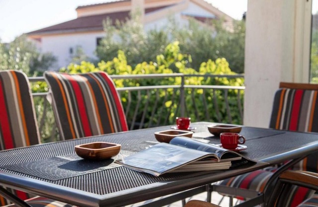 Apartments Marin (98571-A1) - Jadrija