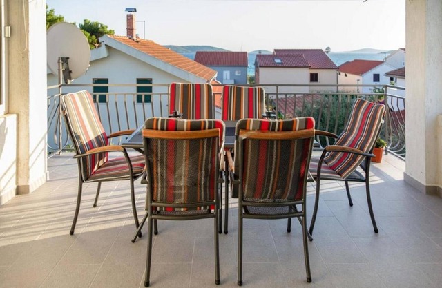 Apartments Marin (98571-A2) - Jadrija