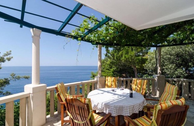 Apartments Plavac Mali- Three Bedroom Apartment with Terrace and Sea View