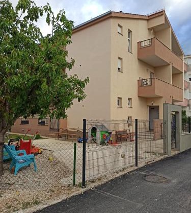 Apartments with a parking space Kastel Stafilic, Kastela - 13375