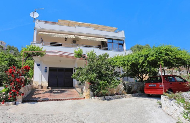 Apartments with parking space Seget Vranjica, Trogir - 11273