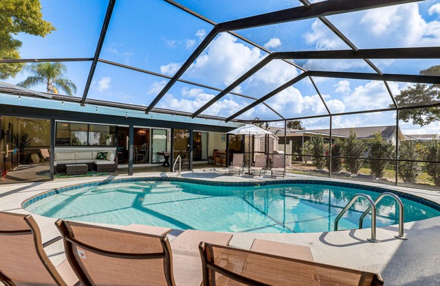 Apollo Beach Oasis: Lanai + Heated Pool!