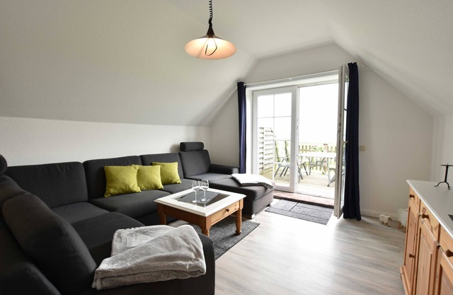 App.3 / 3-room (6 adults + infant), attic, with water view - Ferienwohnungen Zum