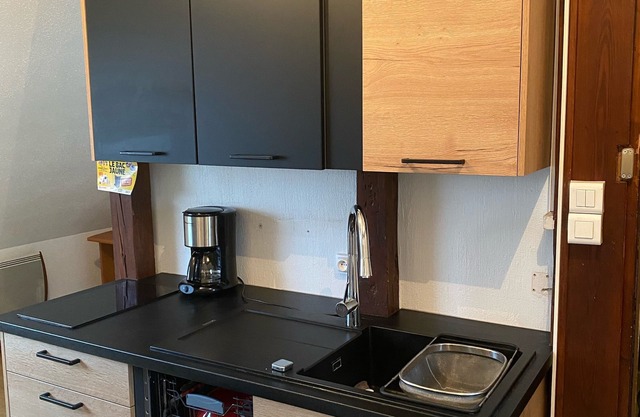 Apartamento T2 bajo ático cálido, luminoso, tranquilo, wifi y garaje.