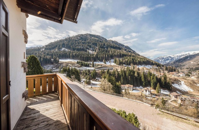 Appartamento Primavera 1 con vistas a la montaña, Wi-Fi, balcón y jardín