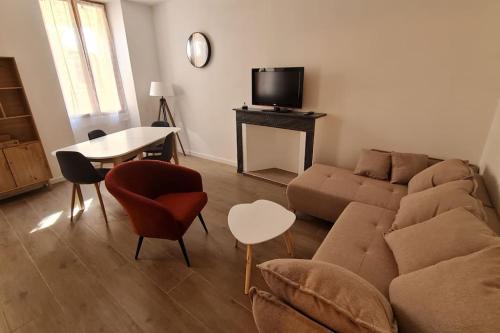 appartement 2 pièces rénové de 45 m2, à 2 pas du centre historique