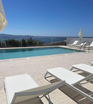 Appartement de luxe type 4 Eden Suite Sanguinaires vue mer avec piscine chauffée résidence Ajaccio