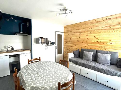 Appartement en Front de Mer avec Parking Privatif à St Jean de Monts - Accès Direct Plage & Pistes Cyclables - FR-1-652-42