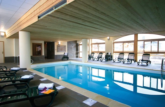 Apartamento de estilo spacieux chalet près des pistes! Piscine + Sauna