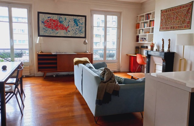 Appartement Typiquement Parisien Avec Charme