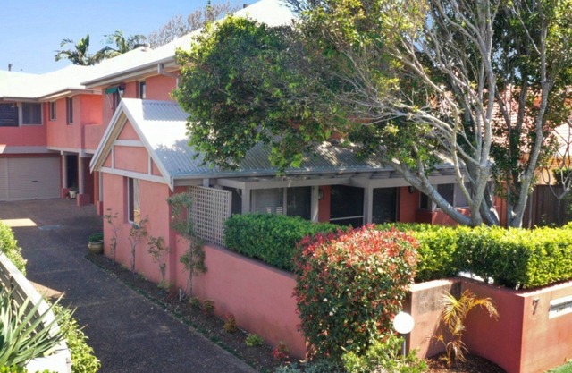 Encantador apartamento independiente de dos dormitorios en la planta baja