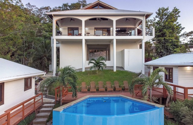 Apricari House / 3 BDRM / Pool / Stunning Views