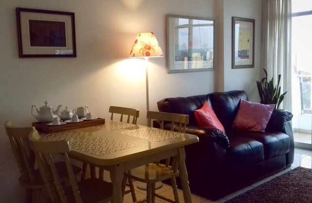 Apto 2 dorms. bien situado en calle tranquila