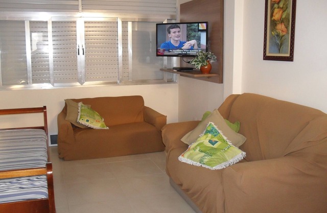 2 habitaciones, 2 baños, 1 aseo, 3 habitaciones, 2 baños,