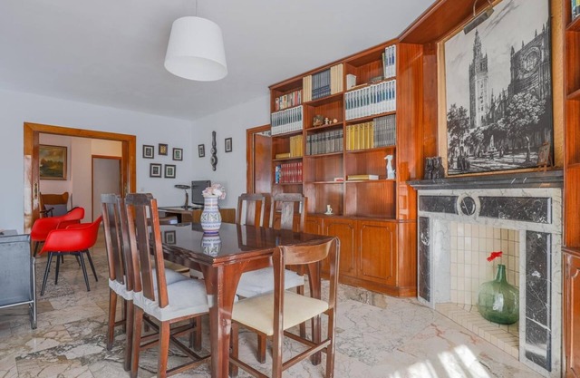 Apt 3 habitaciones Centro Histórico Sevilla. 6px. A/C. WFI