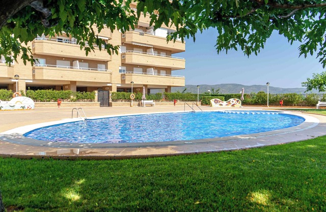 Apt. para 5 personas con piscina, terraza, AC, WiFi y parking gratis