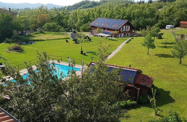casa de apartamentos en la madera "casa de madera de 2" con piscina, sauna y jardín