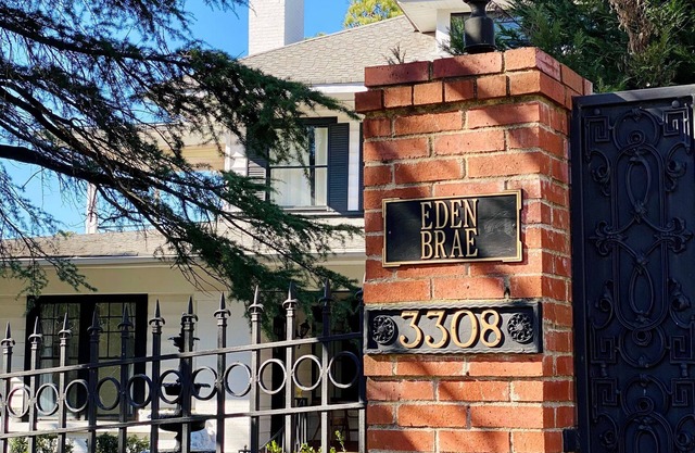 Apt2 Edenbrae - Walkable Southern Gothic Mansion