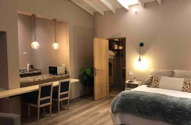 Apto BR Suites 6 min de Provenza, encanto natural