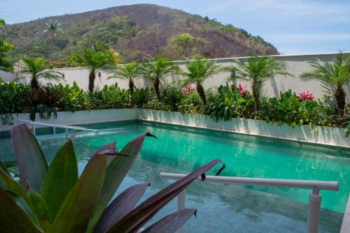 Apto com Piscina, Churrasqueira a 85 m da Praia