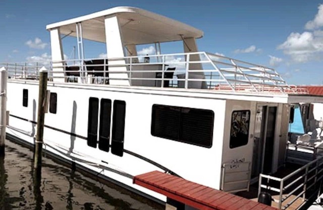 Aqua Lodge Houseboat "Calypso"