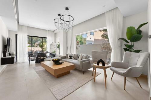 Arabian Ranches Villa sleeps 9 near Golf Courses