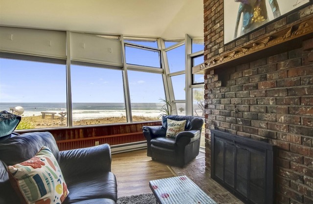 Arch Capella - Oceanfront! - Beachcomber Vacation Homes