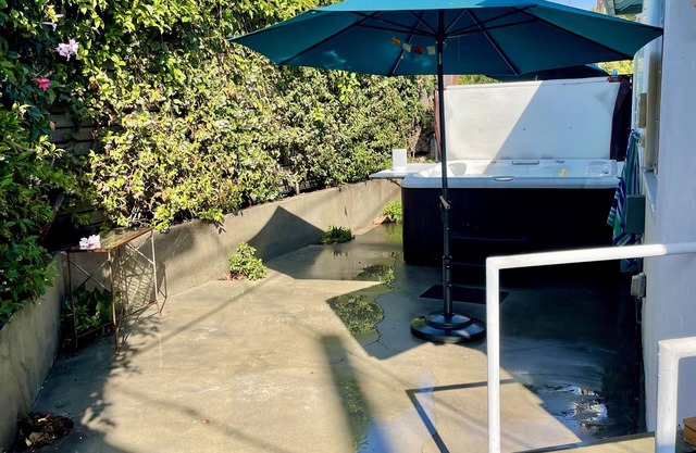 Architects Beach House.. steps from the beach