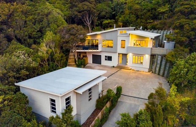 Architectural seated in the bush, with a stream connects you to Papatuanku.