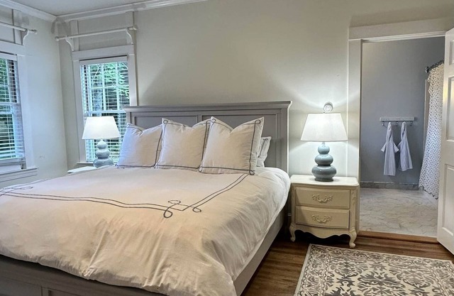 Arden Cottage Charming 1-bedroom in delightful Belgrade Lakes / AC. Lake access