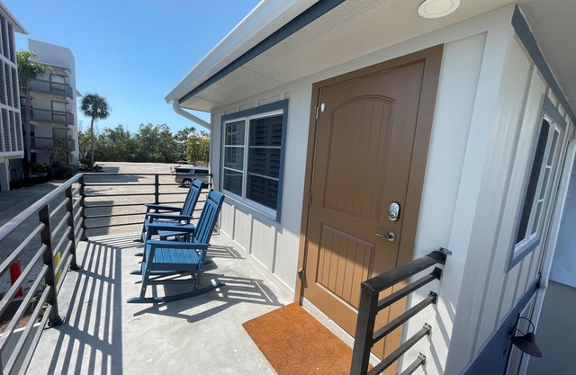 Are you looking for a quaint fishing village in the heart of Captiva Island? - Jensen's Cottage #11